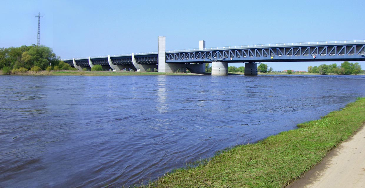 Trogbr&uuml;cke Wasserstra&szlig;enkreuz
