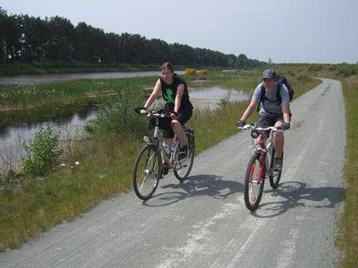 Radler am Mittellandkanal bei Mannhausen
