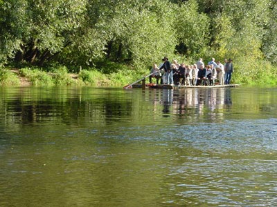 Floß auf der Saale in Thüringen