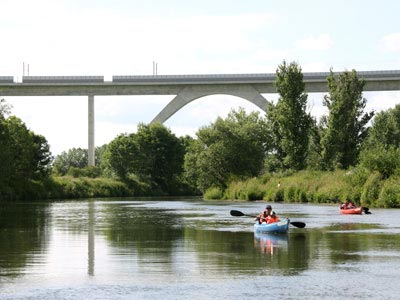 neue Bahnbrücke vor Karsdorf